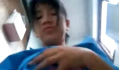 Cewek seksi masturbasi toket vidio xx jepang besar di luar ruangan pada lututnya